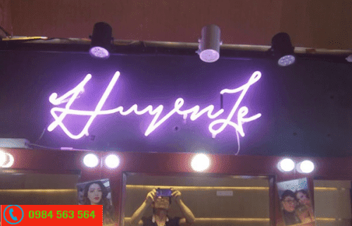 Tổng hợp các mẫu đèn rọi logo chất lượng nhất hiện nay 2 Tổng hợp các mẫu đèn rọi logo chất lượng nhất hiện nay