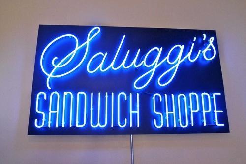 Bảng hiệu quảng cáo đèn ống Neon tại Quận 6 giá tốt nhất